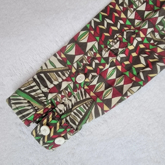 MNWKA Mens Button Down Shirt Red Green Black Tribal Design Size M - Picture 3 of 10